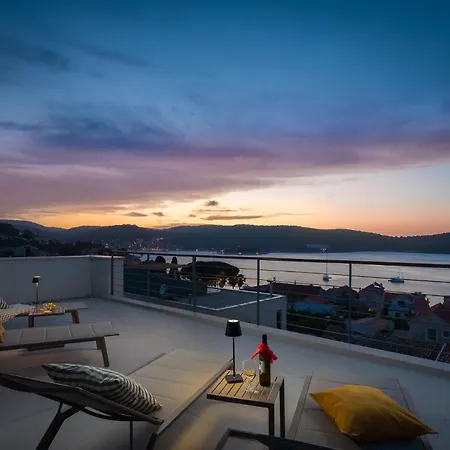 Nisa - Private Pool & Panoramic Sea Views