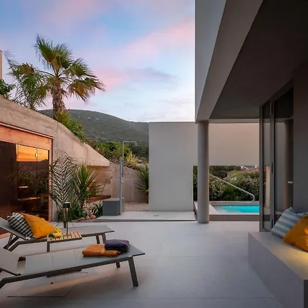 Nisa - Private Pool & Panoramic Sea Views *