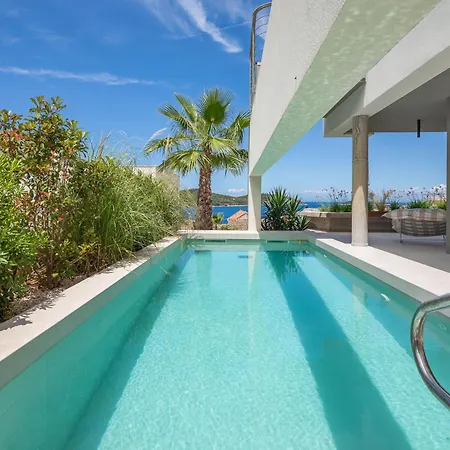 Nisa - Private Pool & Panoramic Sea Views